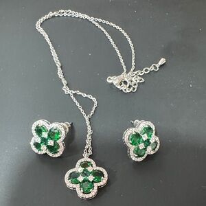 Elegant Silver and Green Glover Jewelry Set